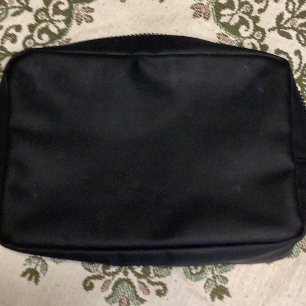 Valentino Garavani Black Dopp Elegant Case with Logo - Picture 9 of 9